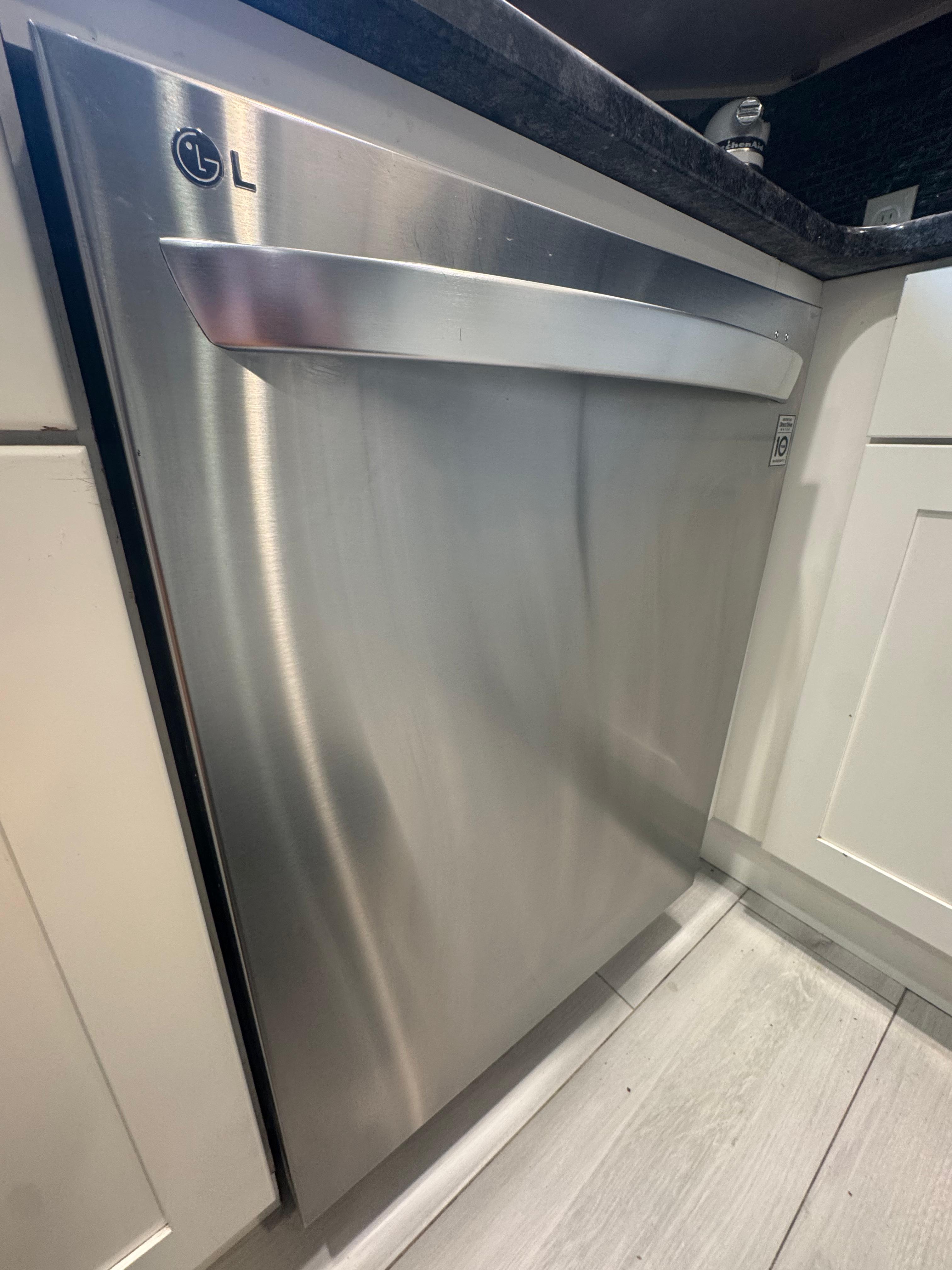 Shiny bathroom deep cleaned